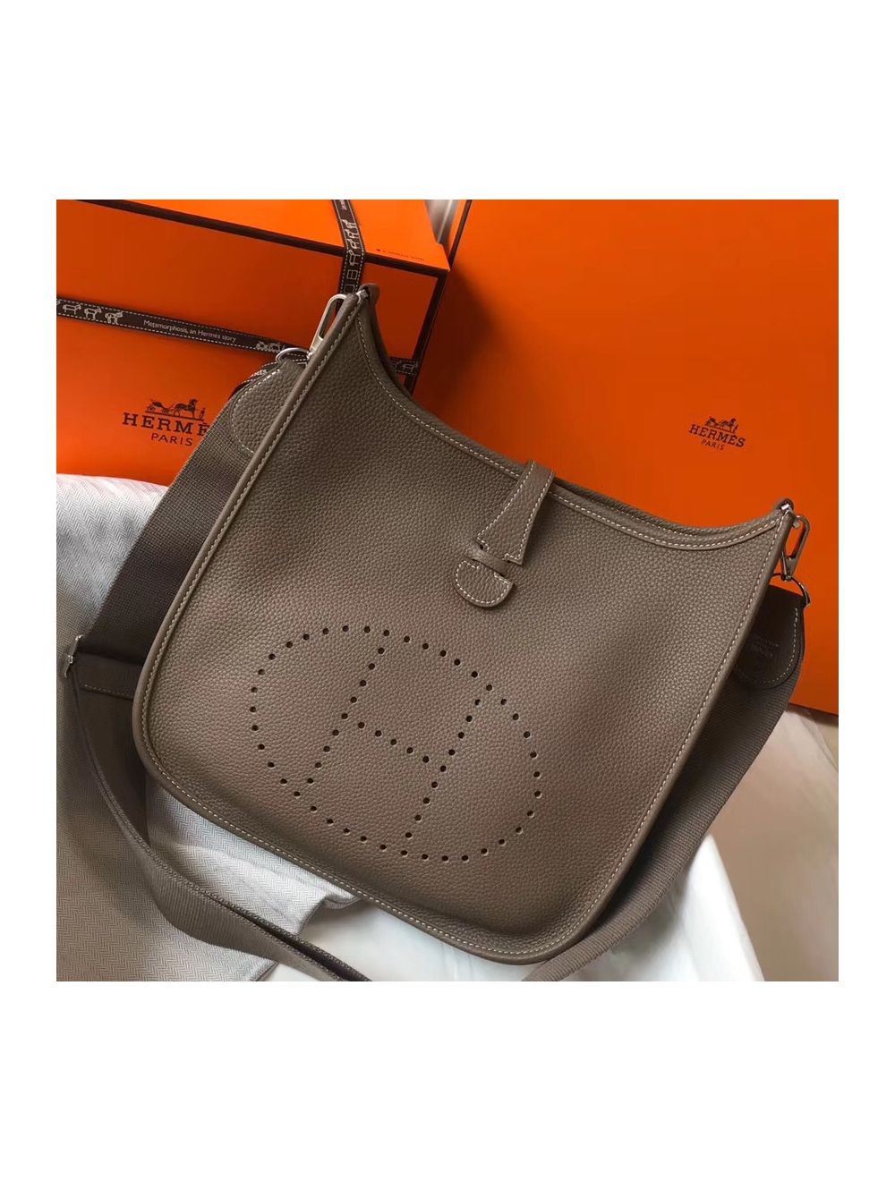 Hermès // Taupe Clemence Leather Evelyne Bag – VSP Consignment