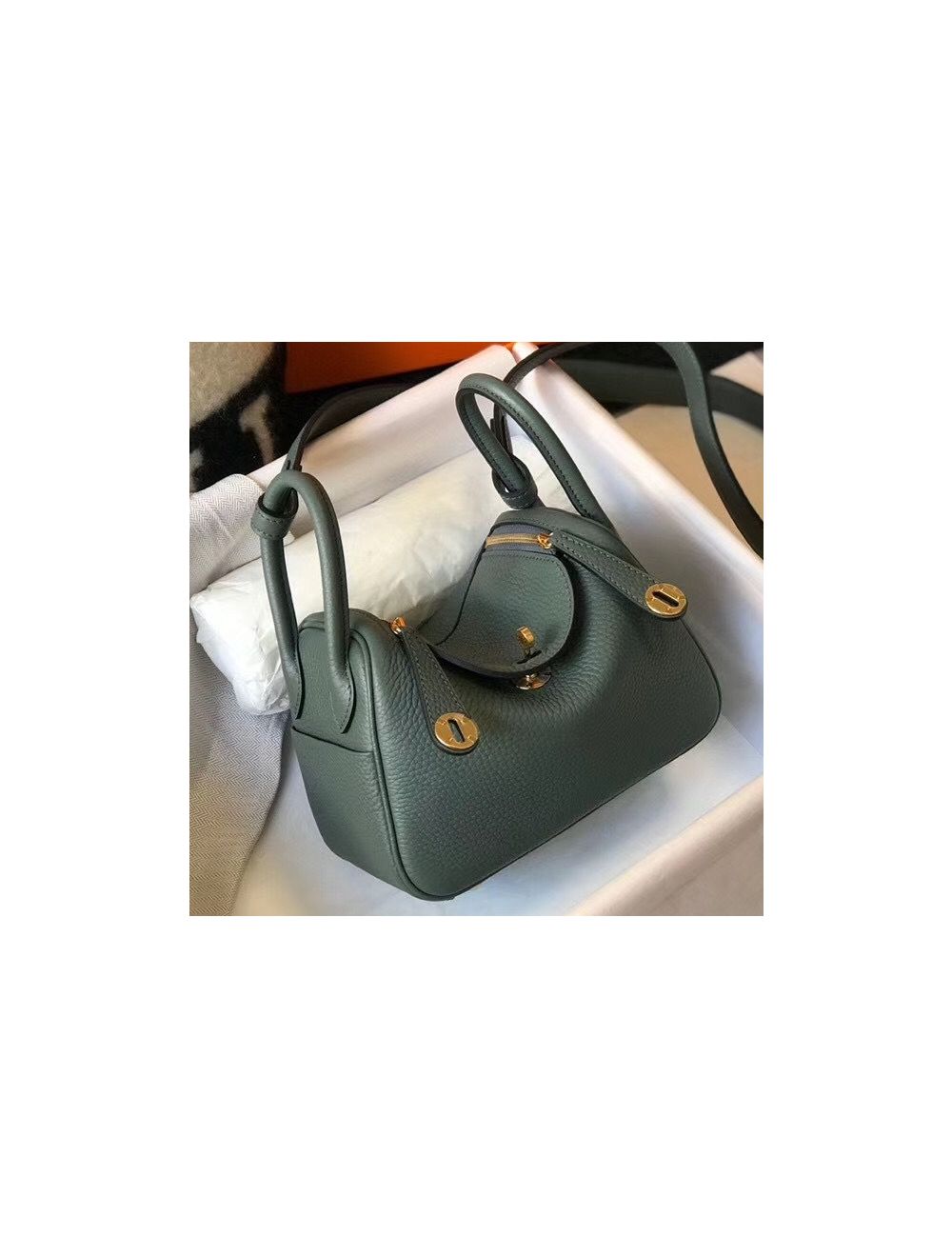 HERMES Taurillon Clemence Mini Lindy 20 Trench 861831