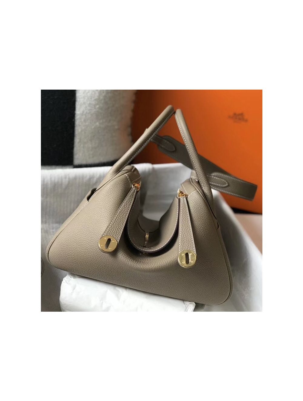 Hermes Etoupe Taurillon Clemence Leather Gold Plated Lindy 26 Bag Hermes