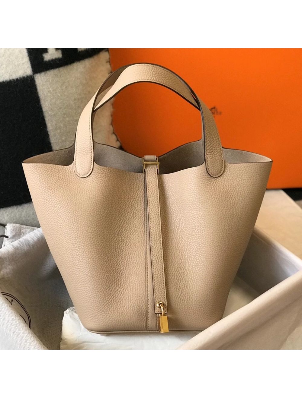 HERMES Picotin Lock 18 Taurillon Clemence Leather Tote Bag Taupe