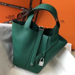 Hermès Picotin 18 lock taurillon clemence Light green Leather ref.749629 -  Joli Closet