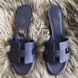 Hermes - Oasis sandals in grey Epsom leather.