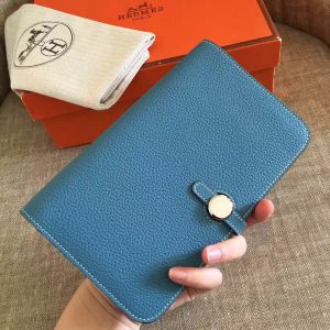 Calvi leather card wallet Hermès Blue in Leather - 29481556